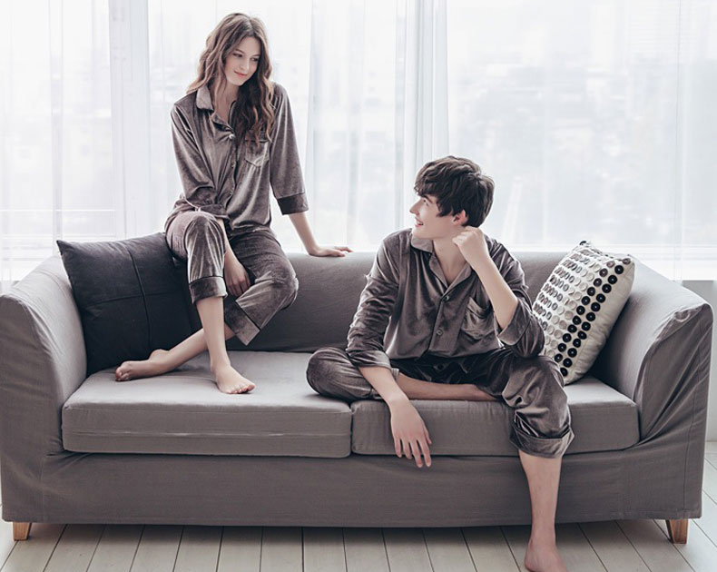 New imported velvet Couple sleeping pajamas availa