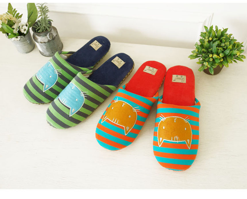 NEW HOME BATHROOM SLIPPERS Living Room Curling Kit