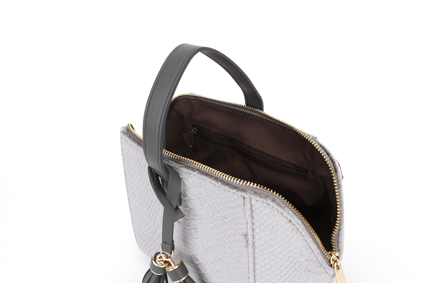 New mini tassel cross crocodile back kerchief leat