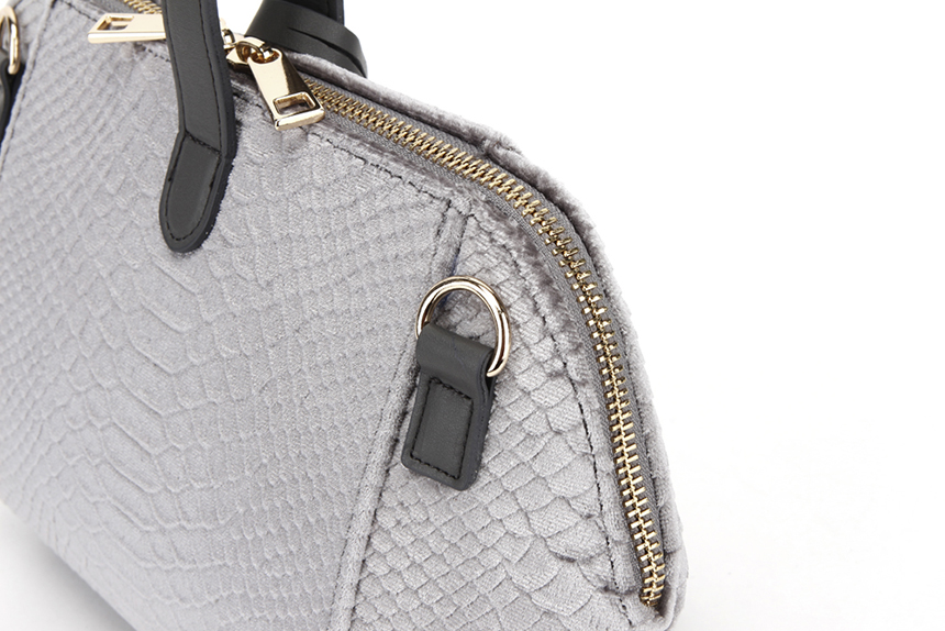 New mini tassel cross crocodile back kerchief leat