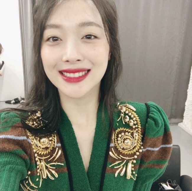 Park Shin Hye Biznite Two Piece MIUMIU Sully Embro