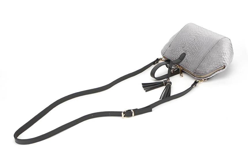 New mini tassel cross crocodile back kerchief leat