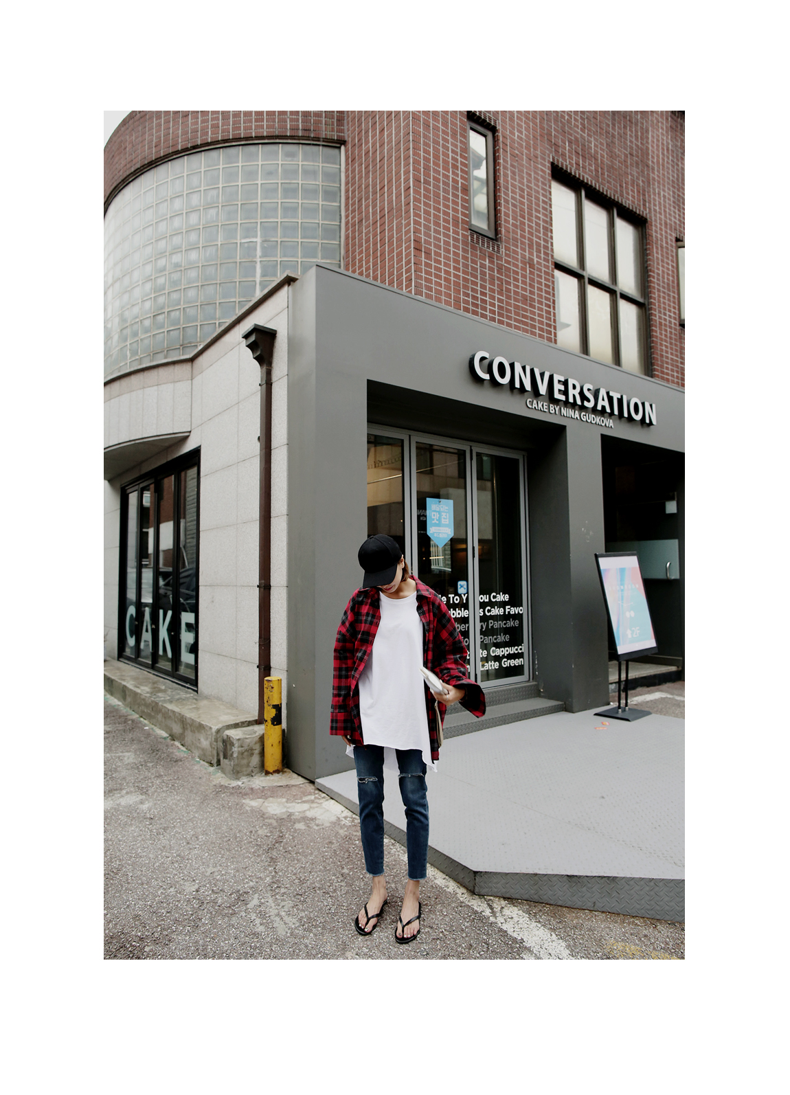 Women Jeans Pants Bending knee torn jeans hem cutt