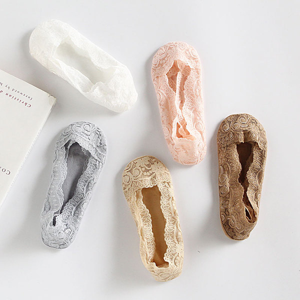 21 slippery quilted cotton slippers in living room