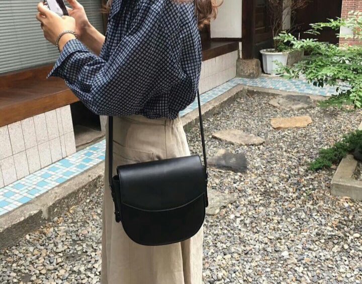 New Half Moon Half Moon Cross Back Shoulder Beige,