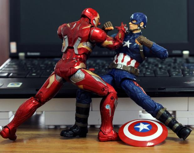Avengers 2 Captain America &amp Iron Man Figures, 