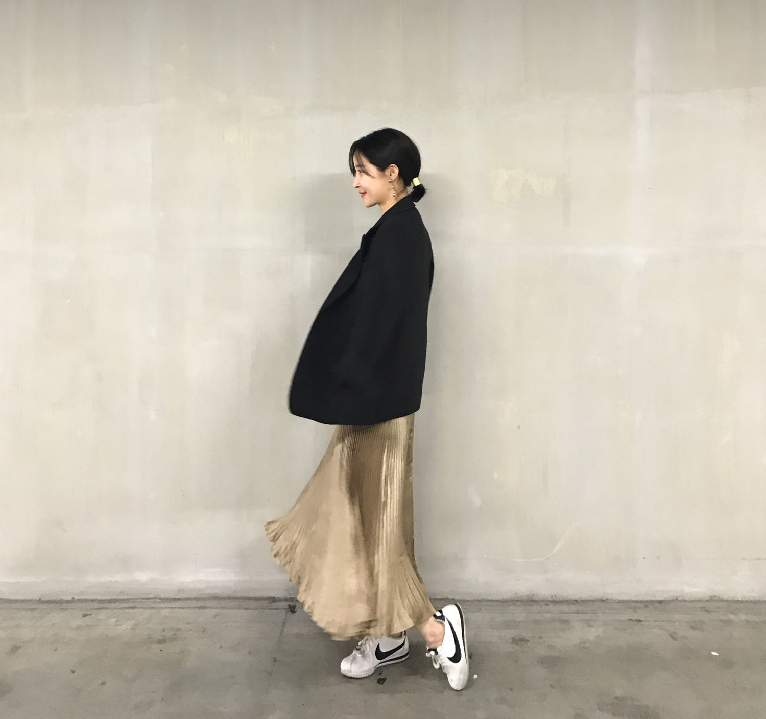 Daily coordination items Gold pleated skirt Elegan