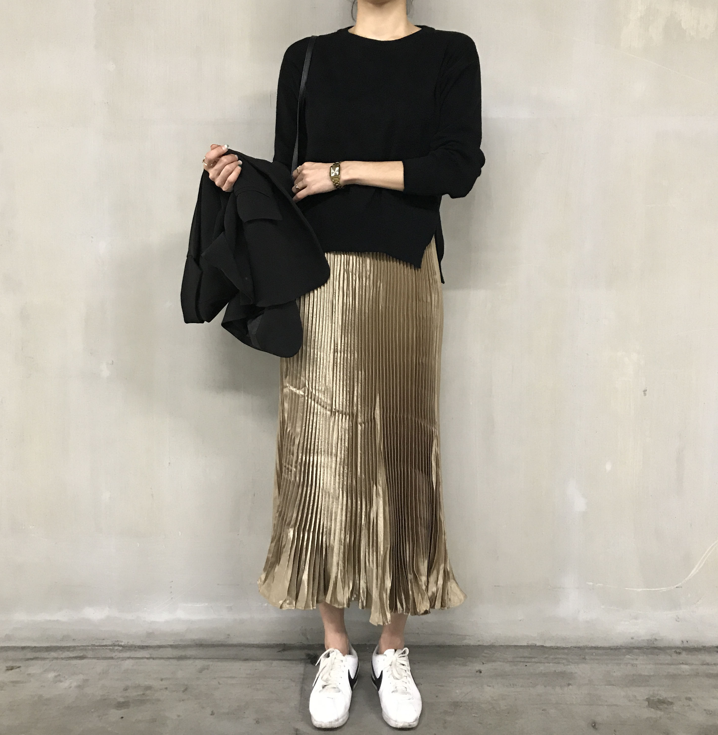 Daily coordination items Gold pleated skirt Elegan