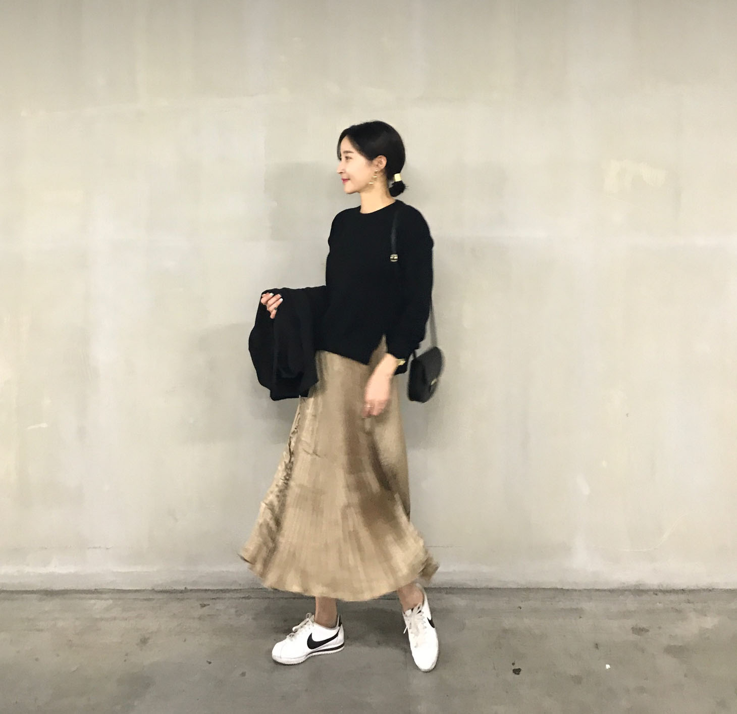 Daily coordination items Gold pleated skirt Elegan
