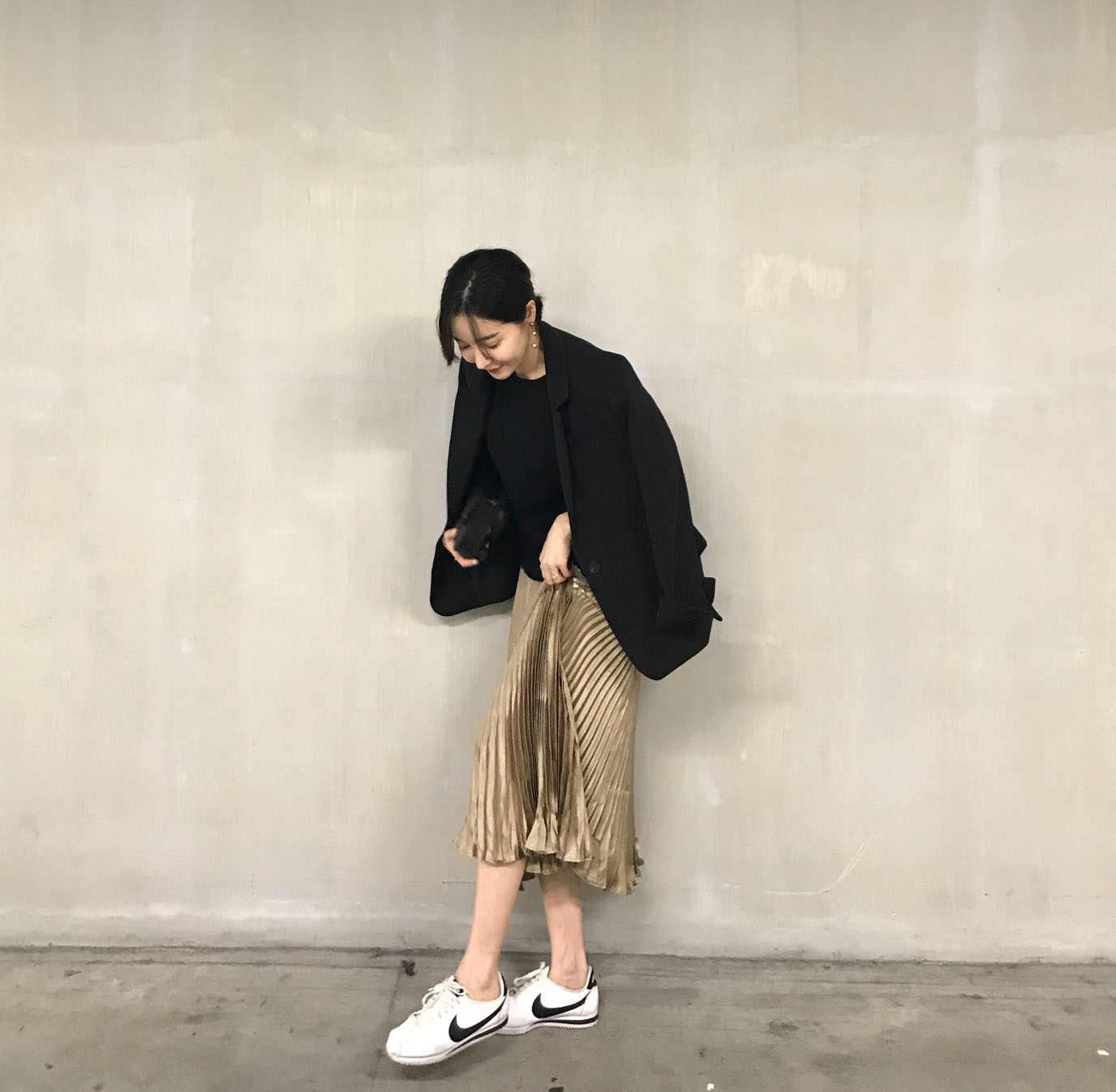 Daily coordination items Gold pleated skirt Elegan