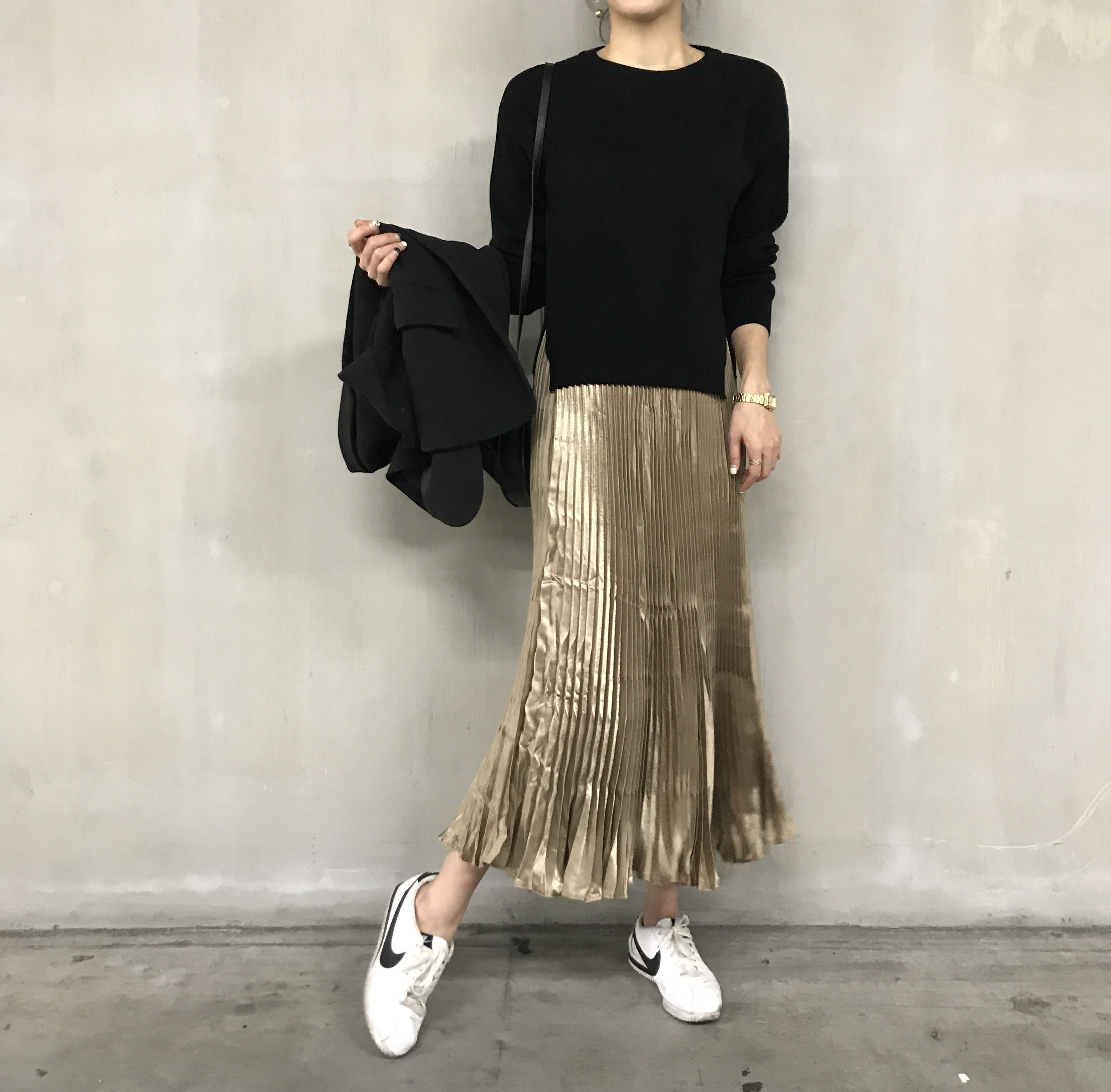 Daily coordination items Gold pleated skirt Elegan