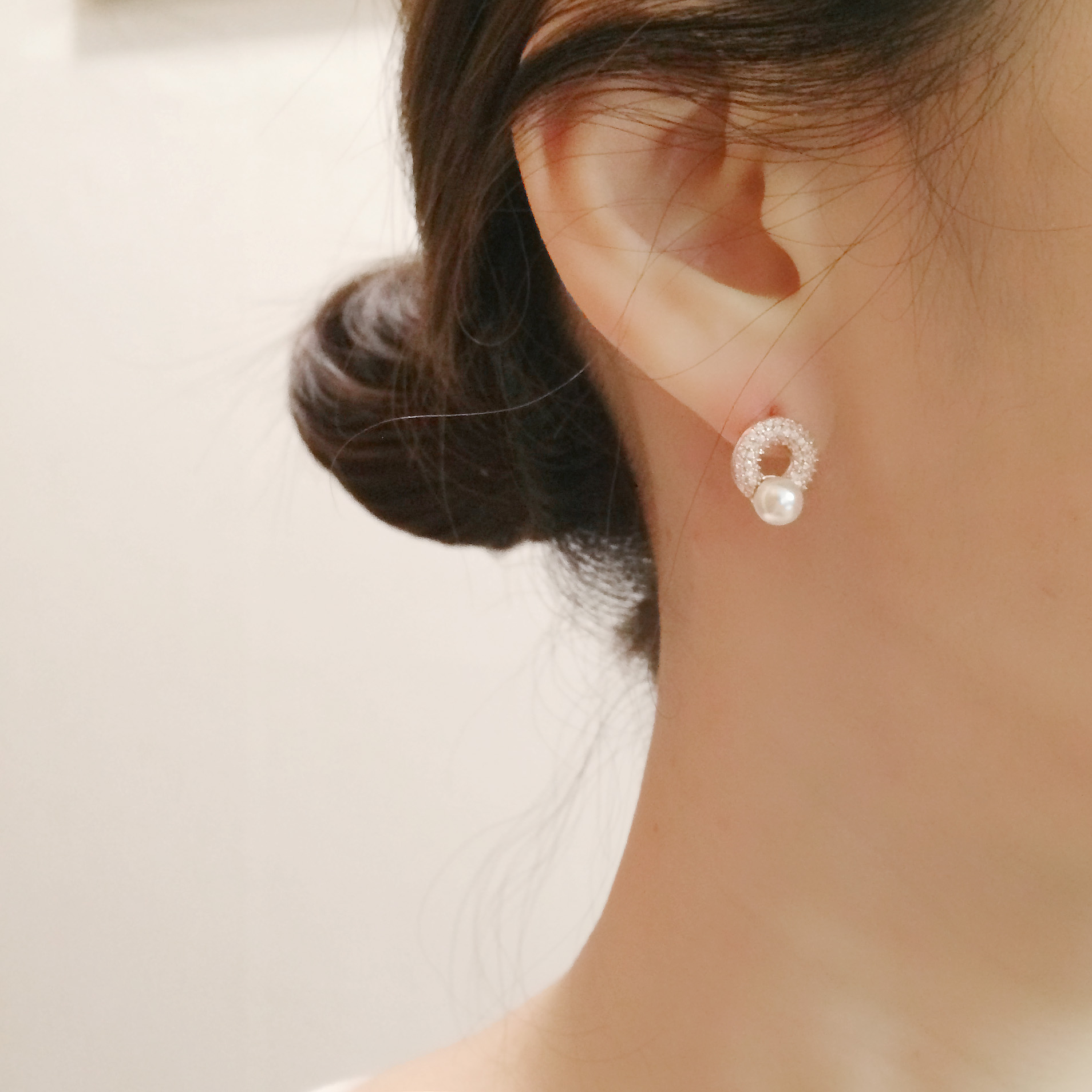 Gold Pin Circle Pearl One-Touch Earrings 14k Women