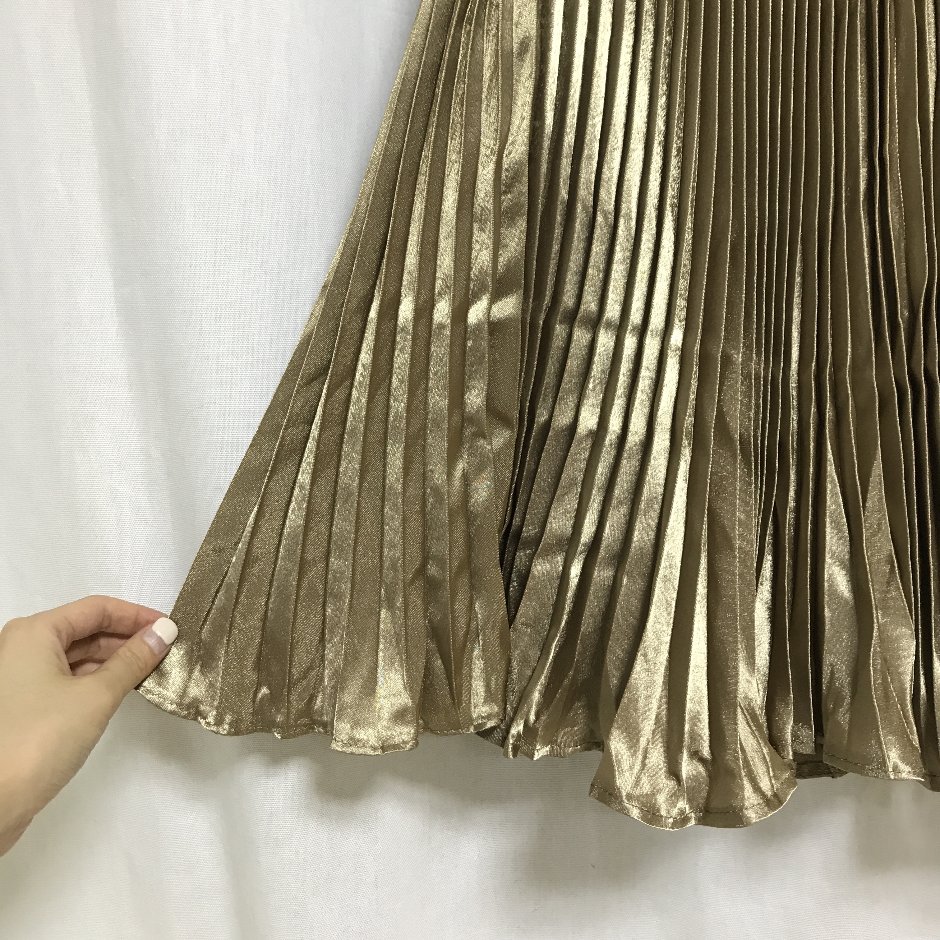Daily coordination items Gold pleated skirt Elegan