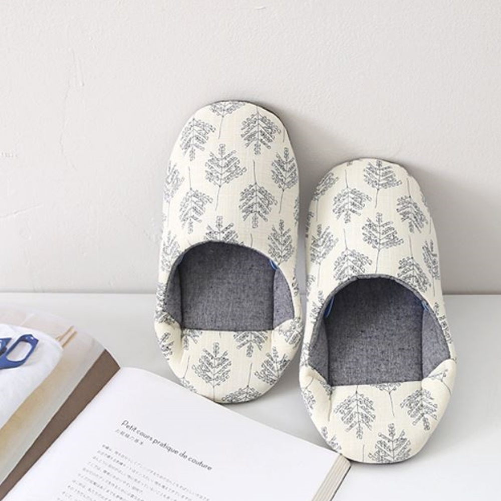 NEW HOME BATHROOM SLIPPERS Nordic style living roo