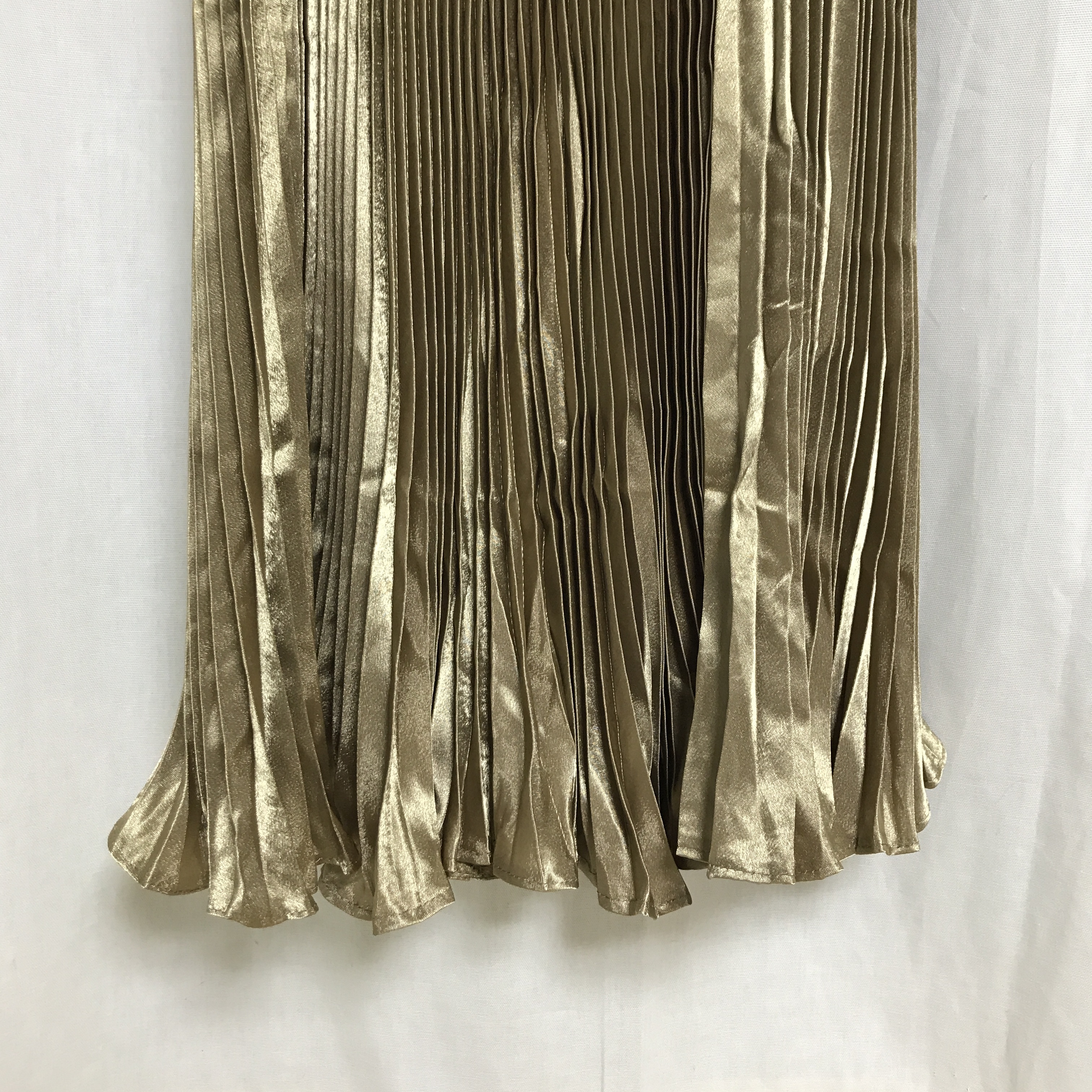 Daily coordination items Gold pleated skirt Elegan