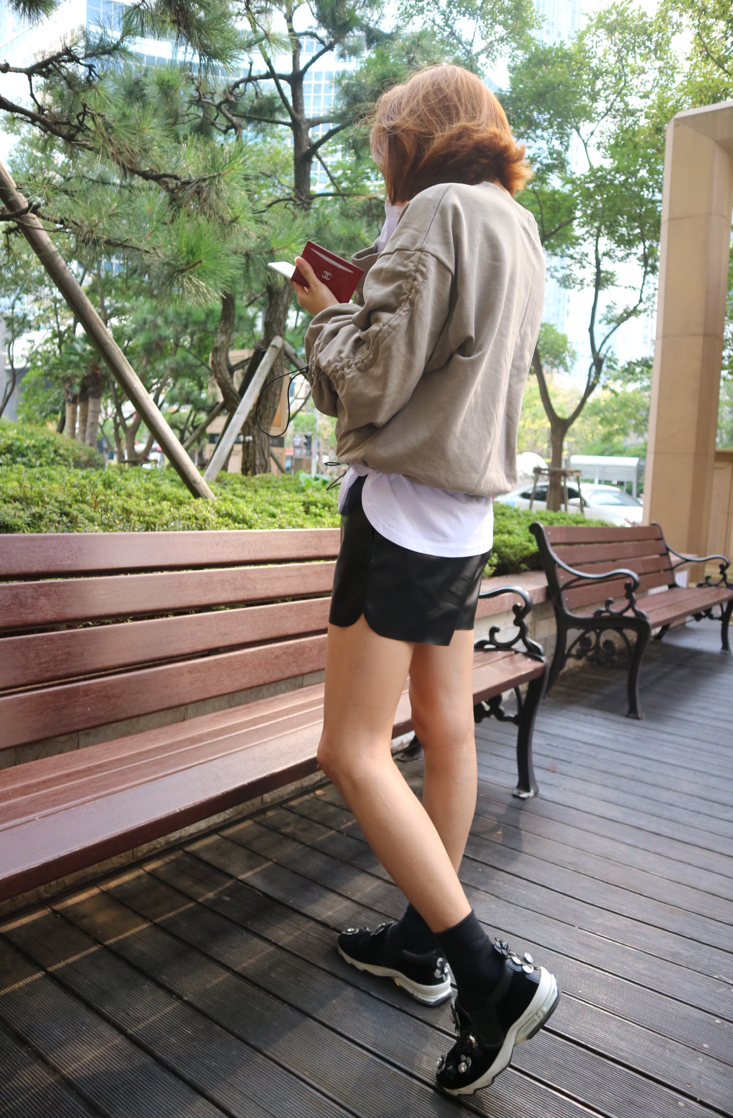 Women Short Pants Bending Leather Short Pants
