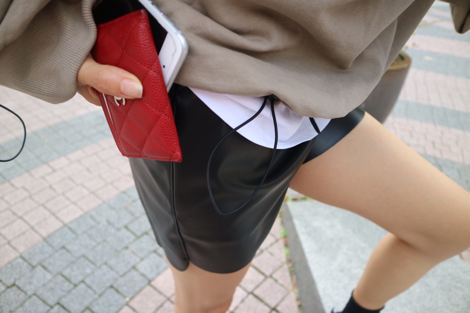 Women Short Pants Bending Leather Short Pants