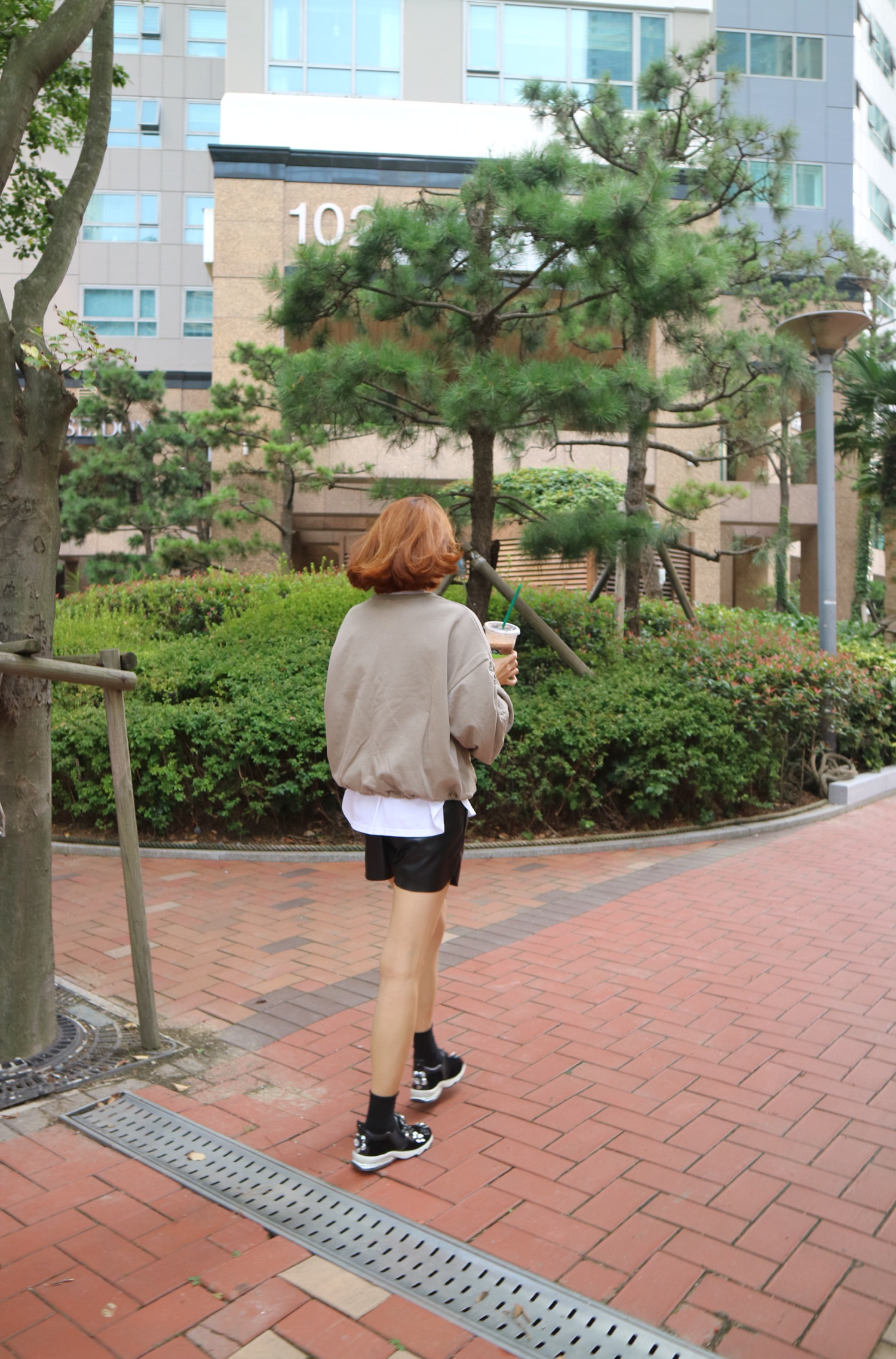 Women Short Pants Bending Leather Short Pants