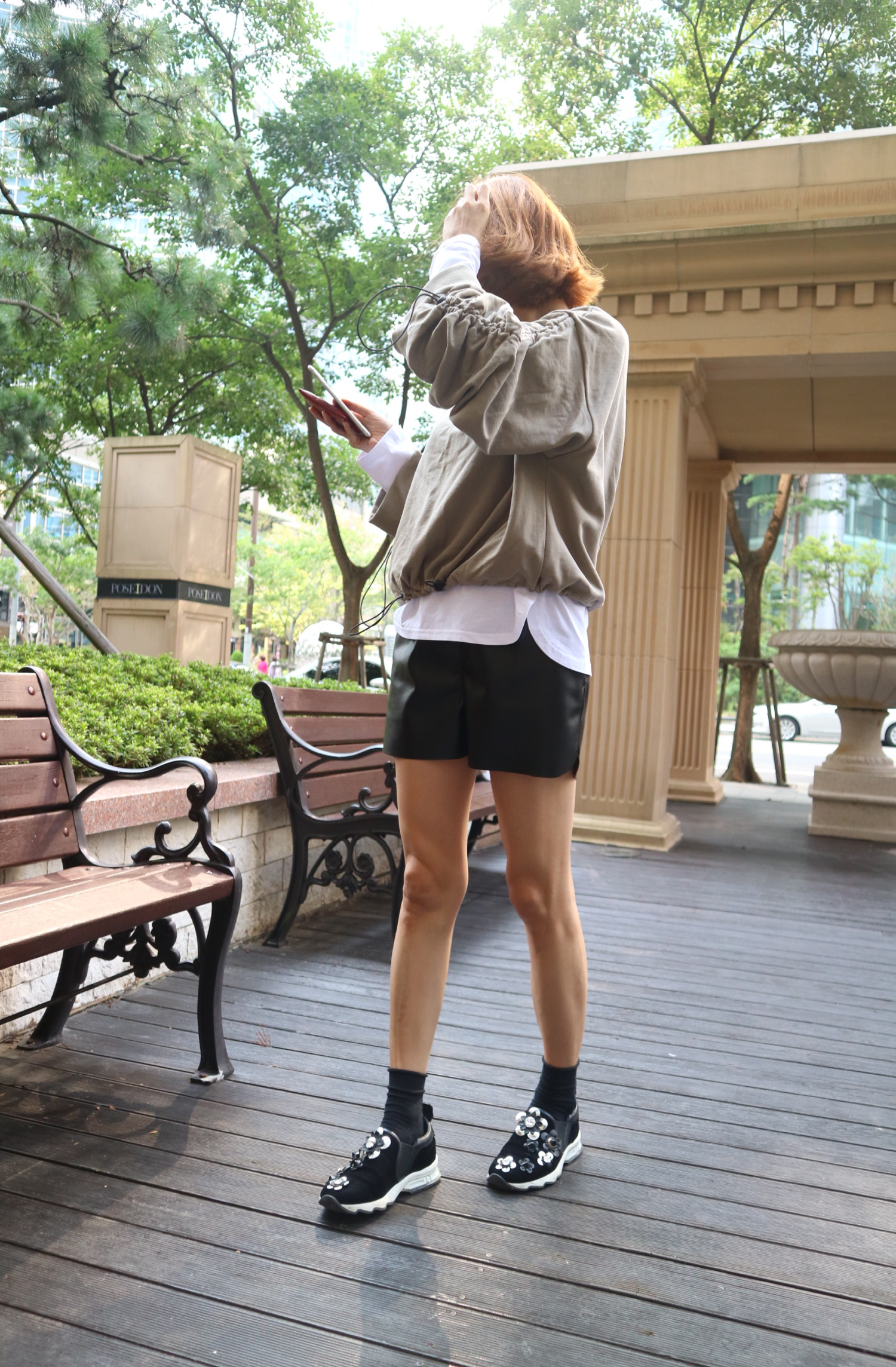 Women Short Pants Bending Leather Short Pants