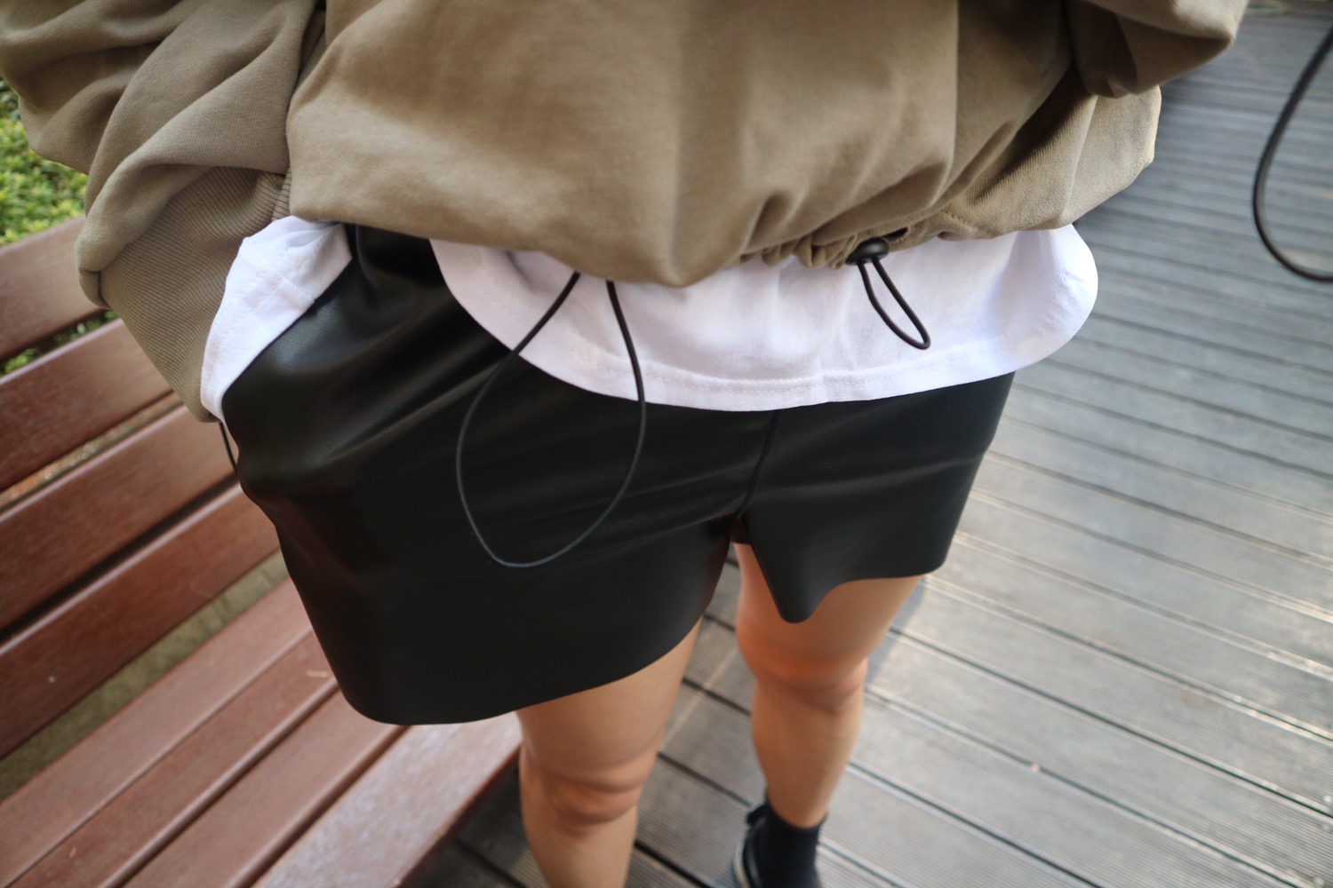 Women Short Pants Bending Leather Short Pants