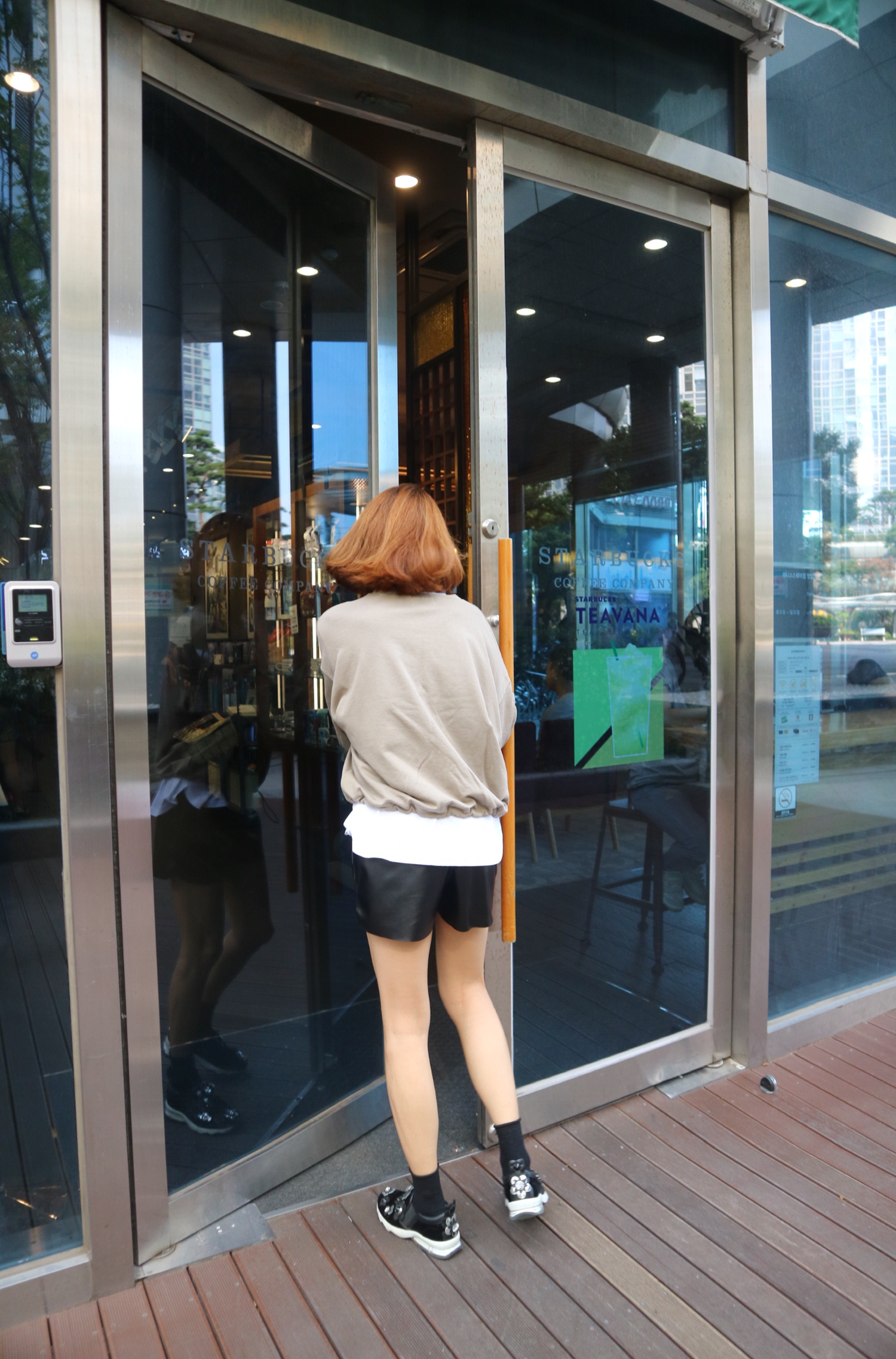 Women Short Pants Bending Leather Short Pants