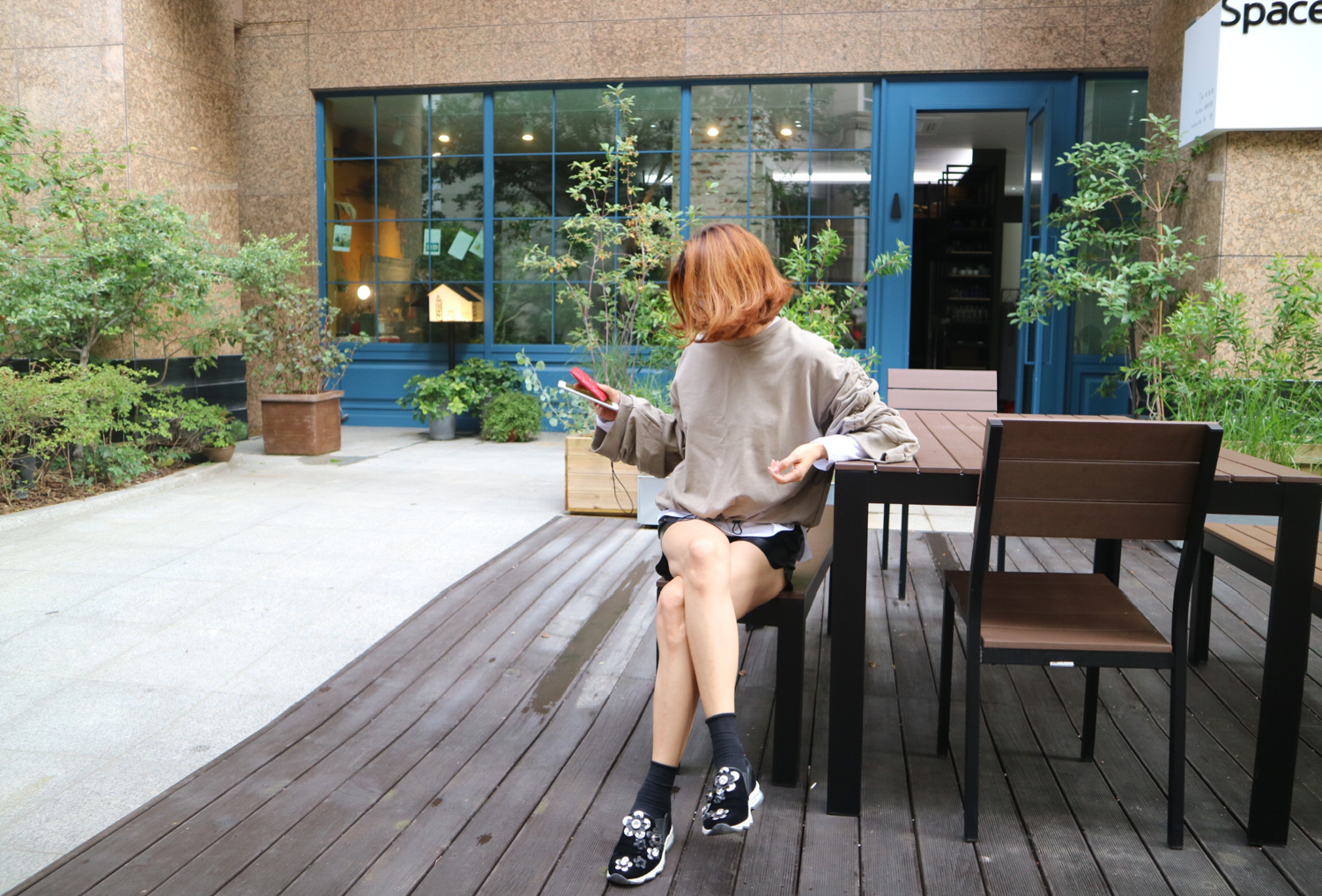 Women Short Pants Bending Leather Short Pants