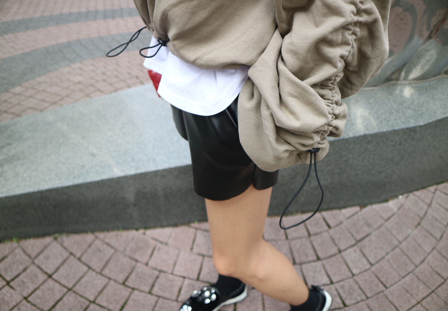 Women Short Pants Bending Leather Short Pants