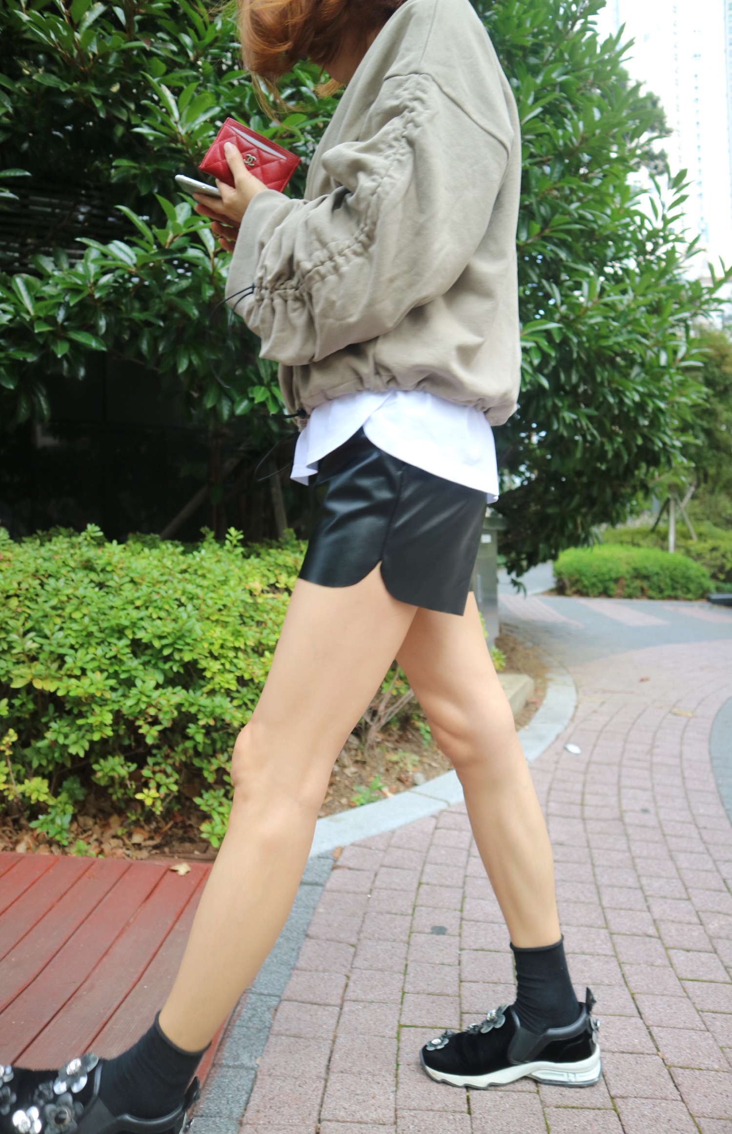 Women Short Pants Bending Leather Short Pants