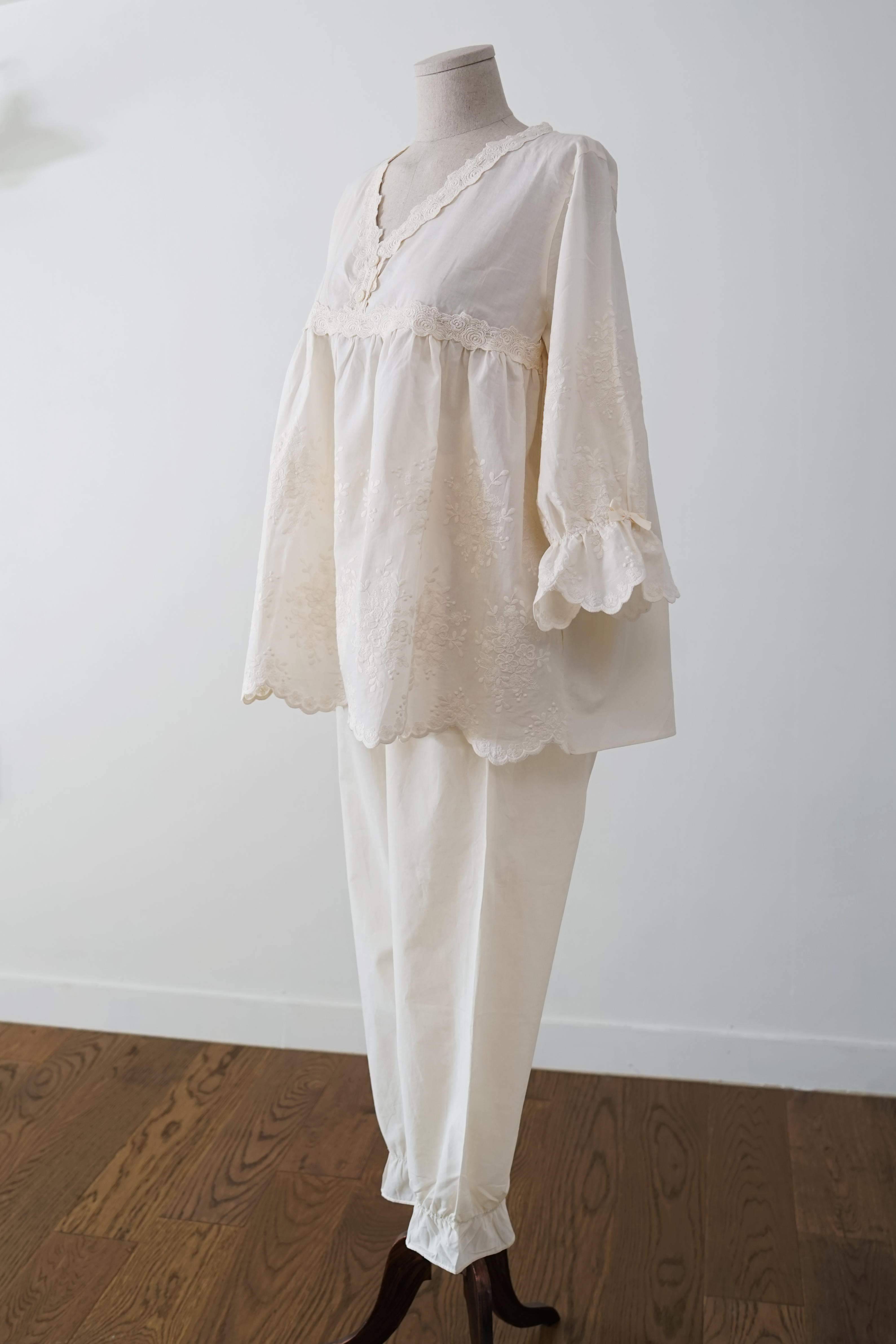 New Cream Pajamas _, a pretty set of pajamas White