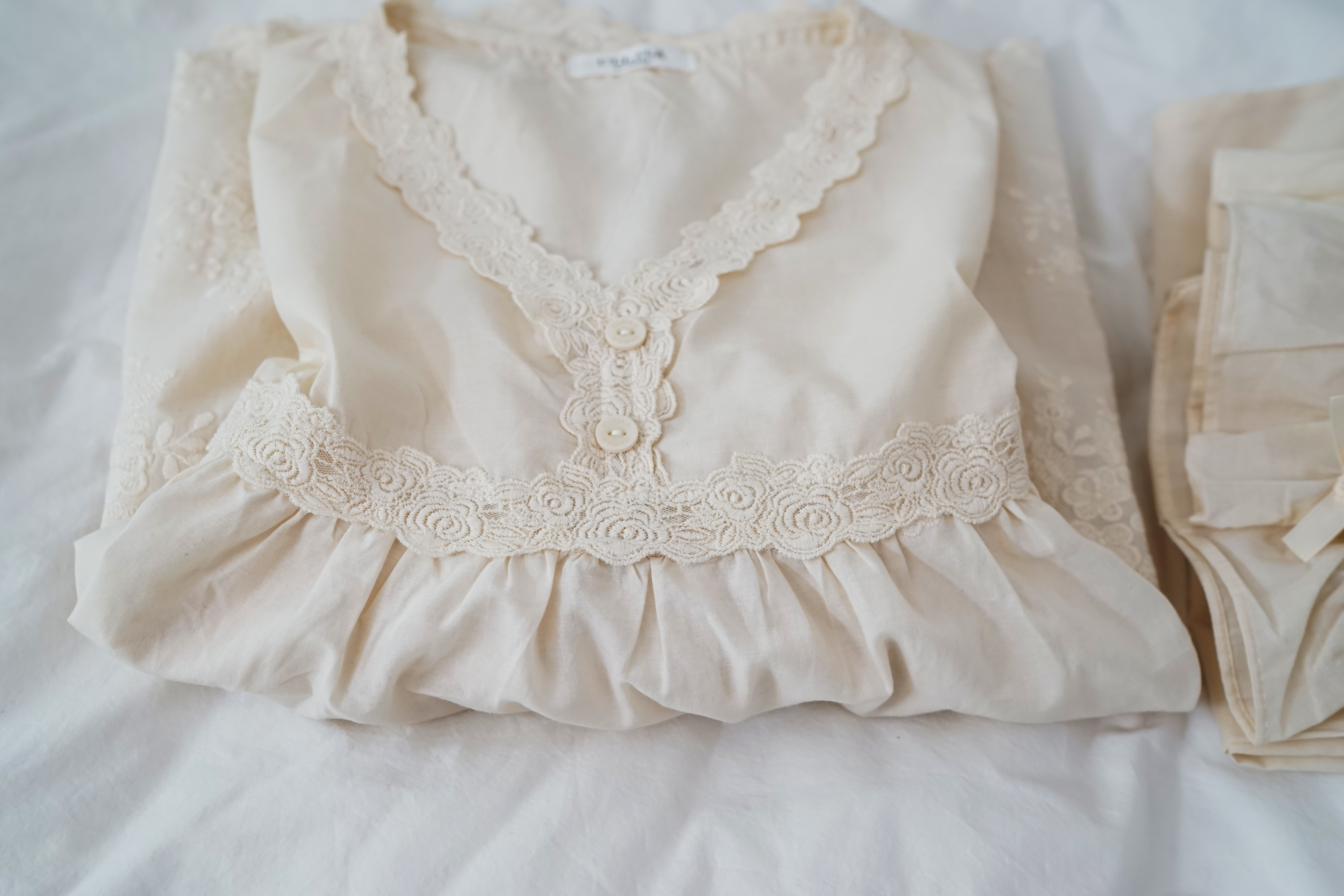 New Cream Pajamas _, a pretty set of pajamas White
