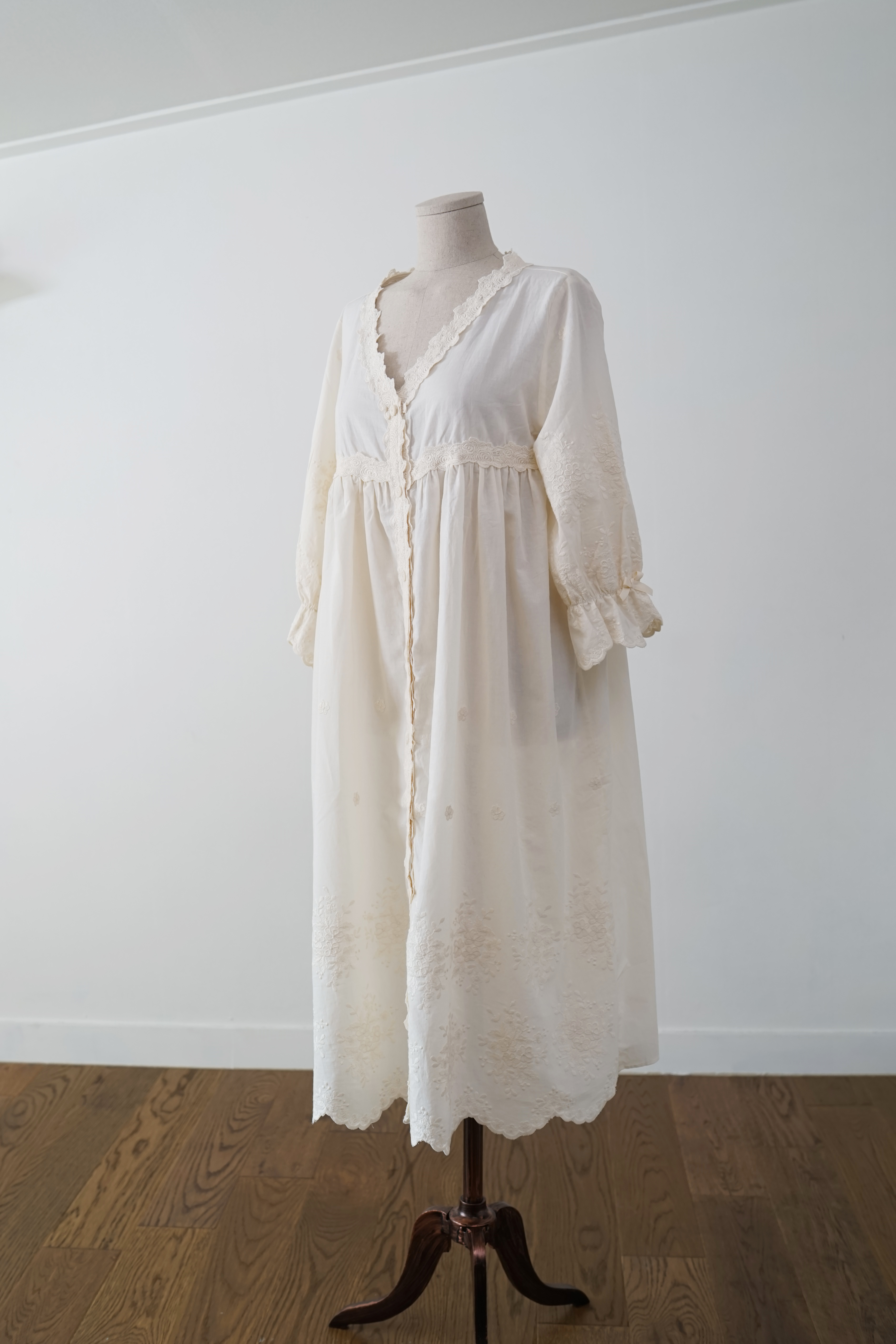 New Cream Pajamas _ One Piece Pretty Pajamas White