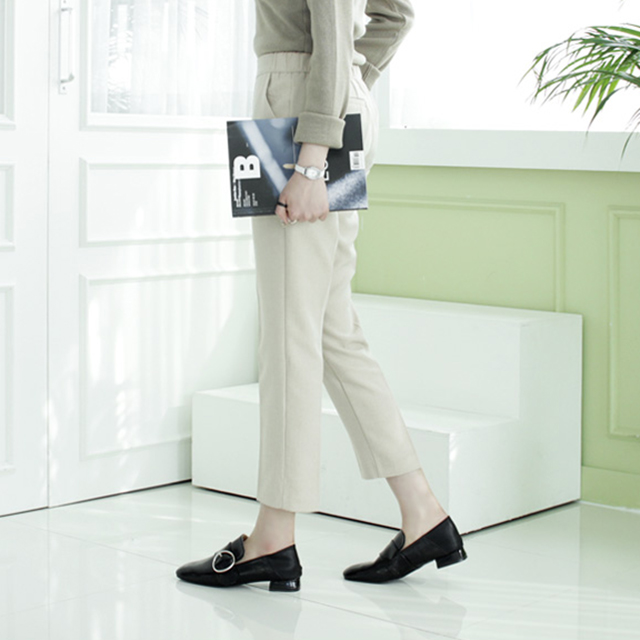New chic leather enamel buckle loafers Easy coordi