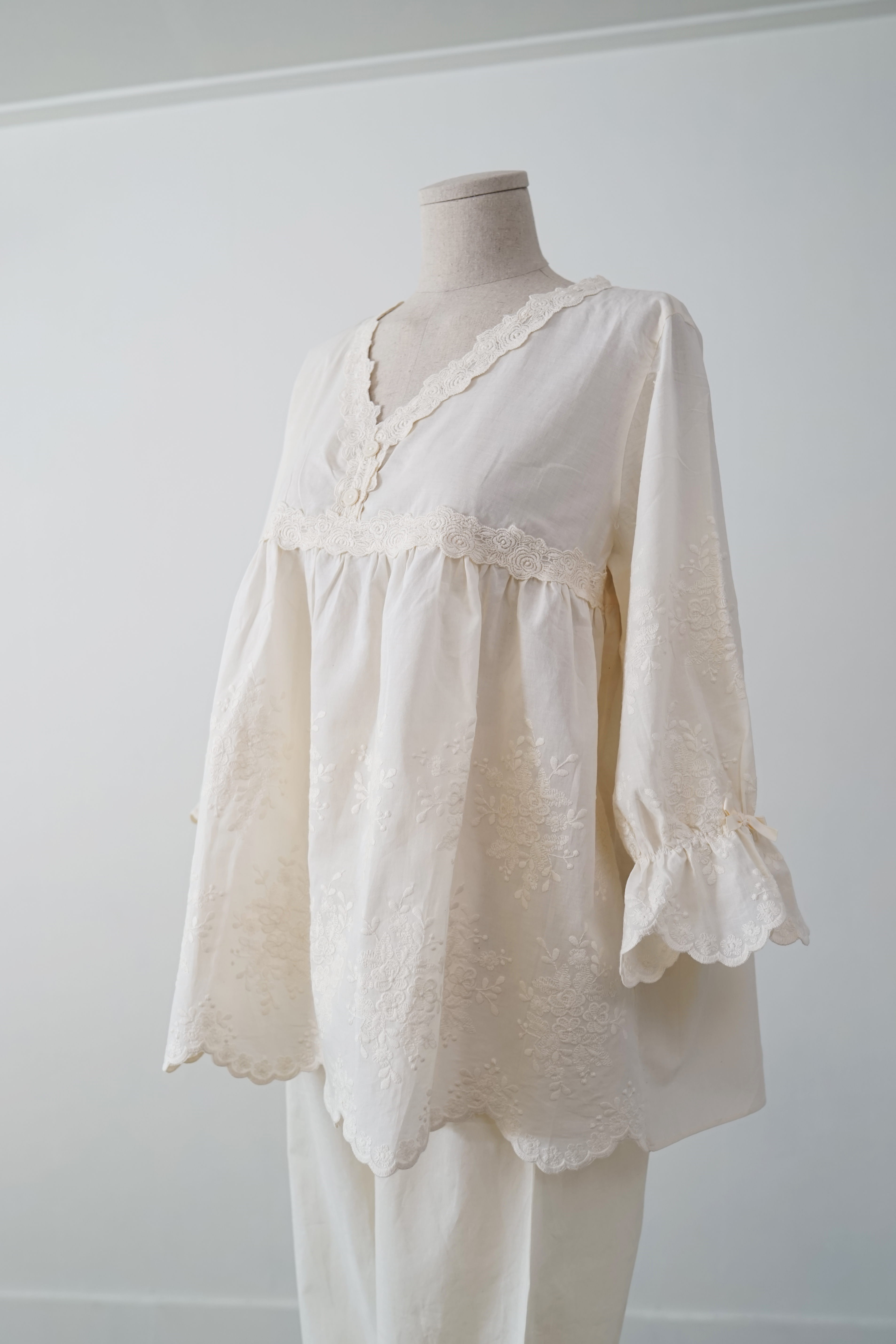 New Cream Pajamas _, a pretty set of pajamas White