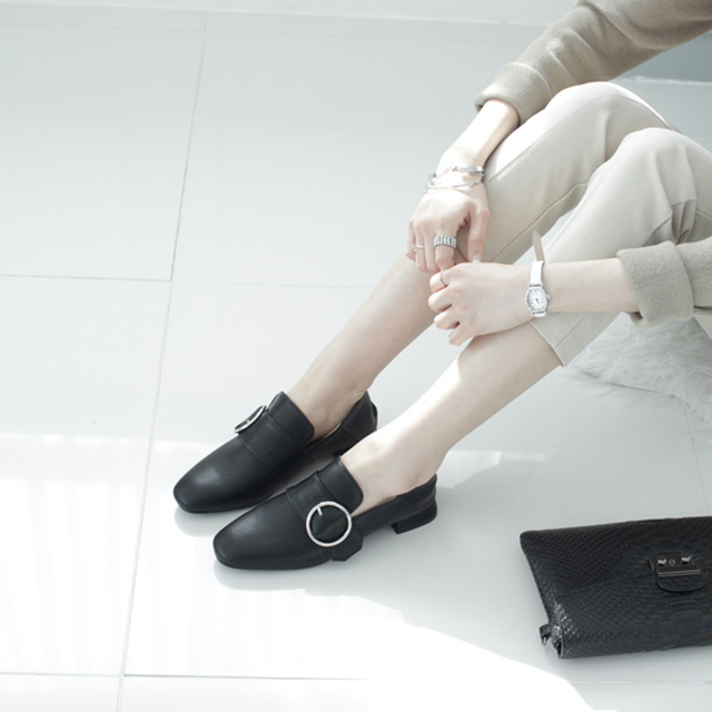 New chic leather enamel buckle loafers Easy coordi