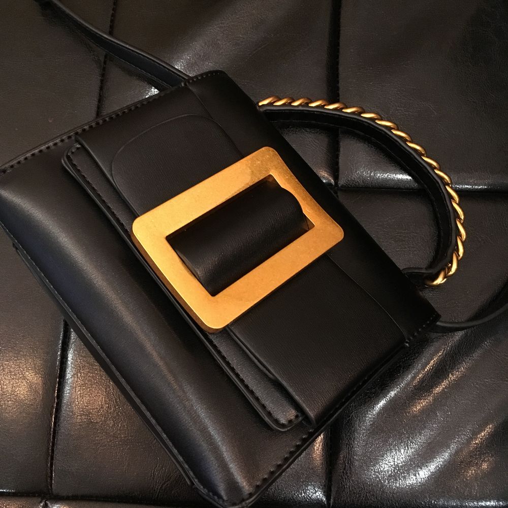 New Big Buckle Mini Cross Bag Casual Chain Back Ba