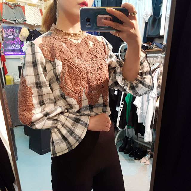 Women Blouses Check lace Shisurufuriru blouse Ruby