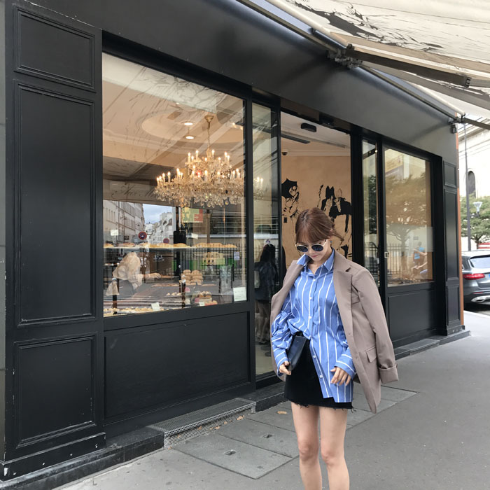 Black denim mini skirt Black hair girl short skirt