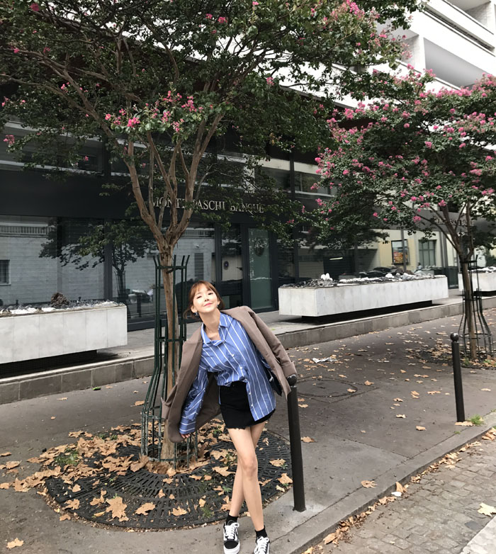 Black denim mini skirt Black hair girl short skirt