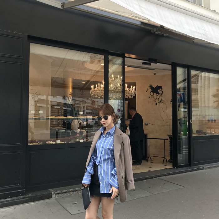 Black denim mini skirt Black hair girl short skirt