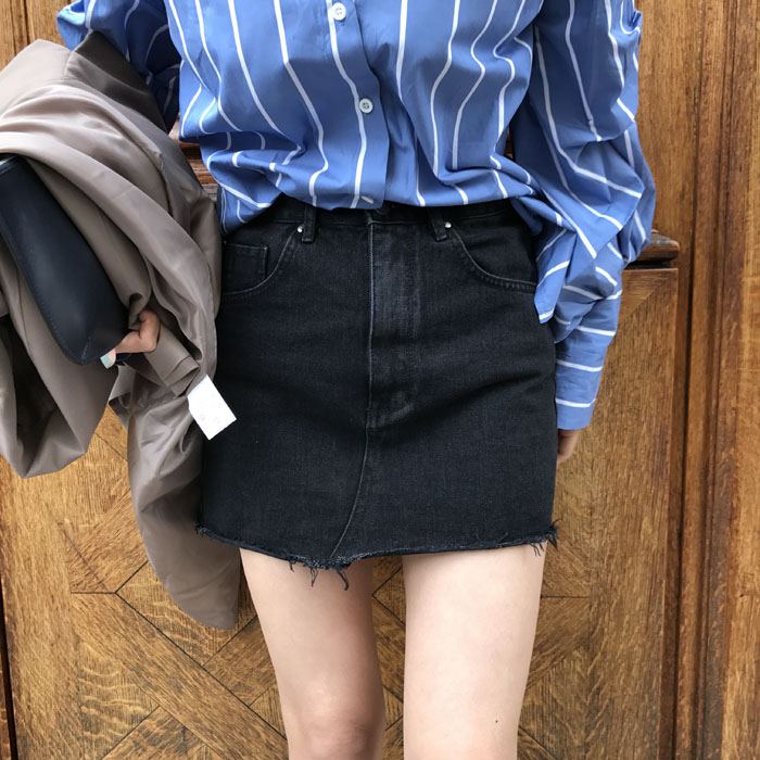 Black denim mini skirt Black hair girl short skirt