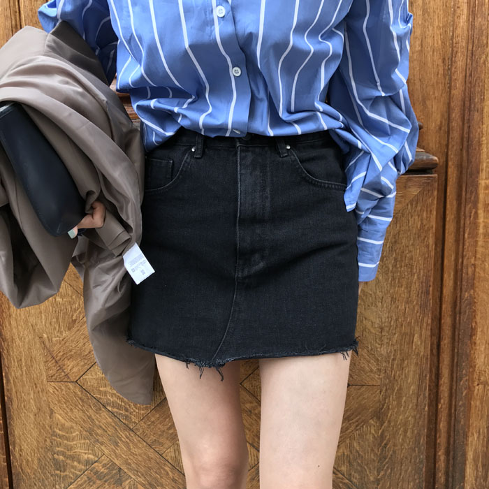 Black denim mini skirt Black hair girl short skirt