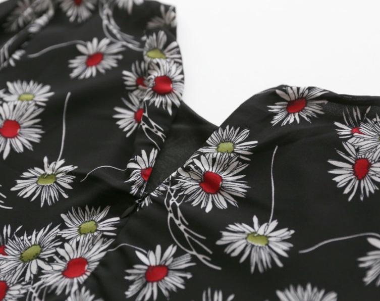 New Women Dress Feminine Lovely Horn Sleeves Flowe