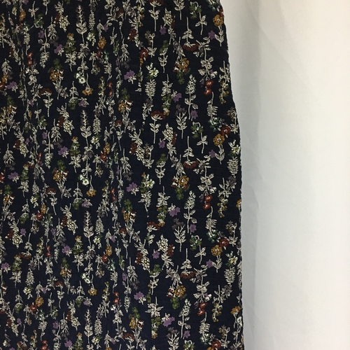 Embroidery Flower Pattern Mermaid Long Skirt 2colo