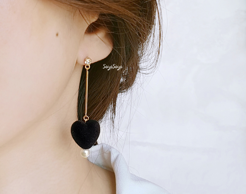 Uneven Velvet Heart Earrings _ Red Cubic Red Drop 