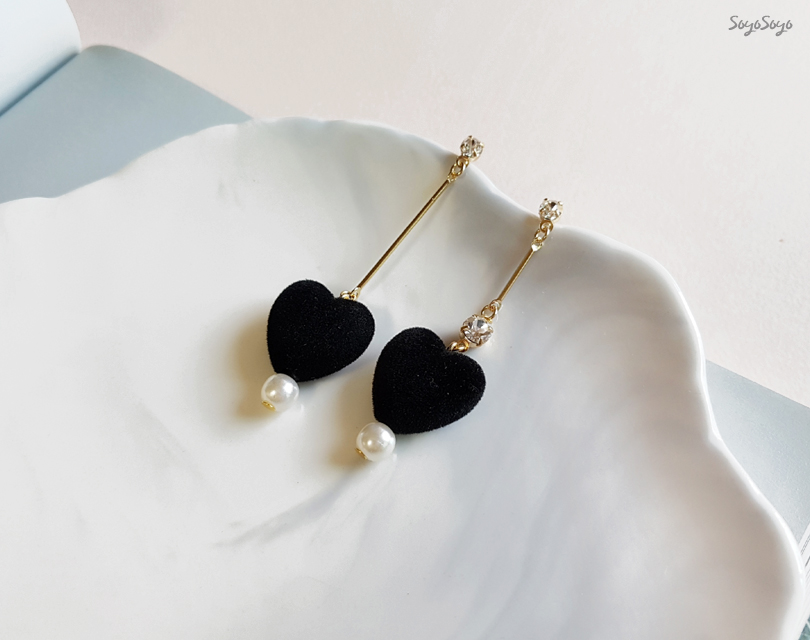 Uneven Velvet Heart Earrings _ Red Cubic Red Drop 