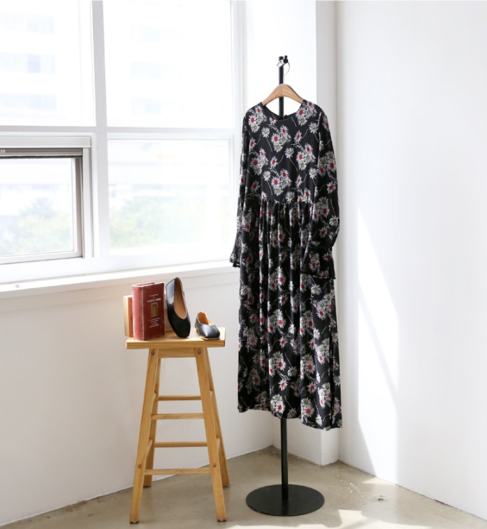 New Women Dress Feminine Lovely Horn Sleeves Flowe