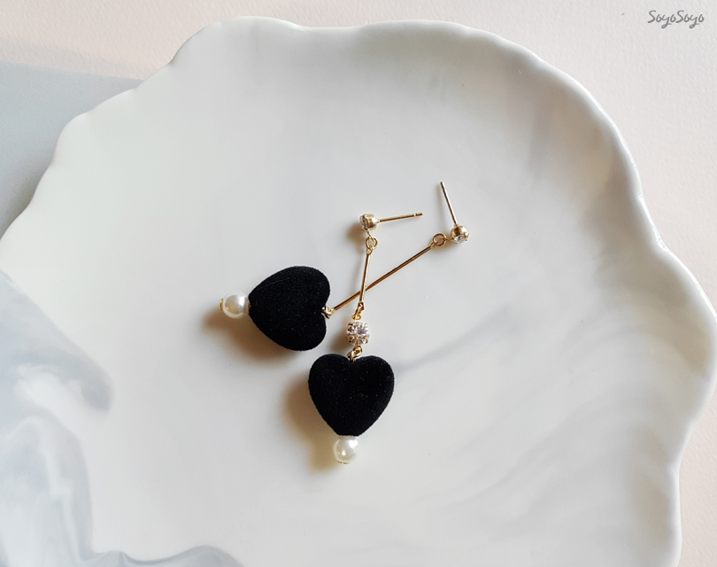 Uneven Velvet Heart Earrings _ Red Cubic Red Drop 