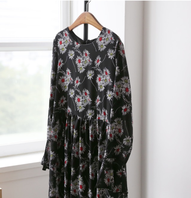 New Women Dress Feminine Lovely Horn Sleeves Flowe