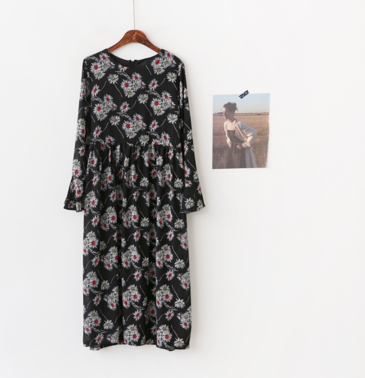 New Women Dress Feminine Lovely Horn Sleeves Flowe