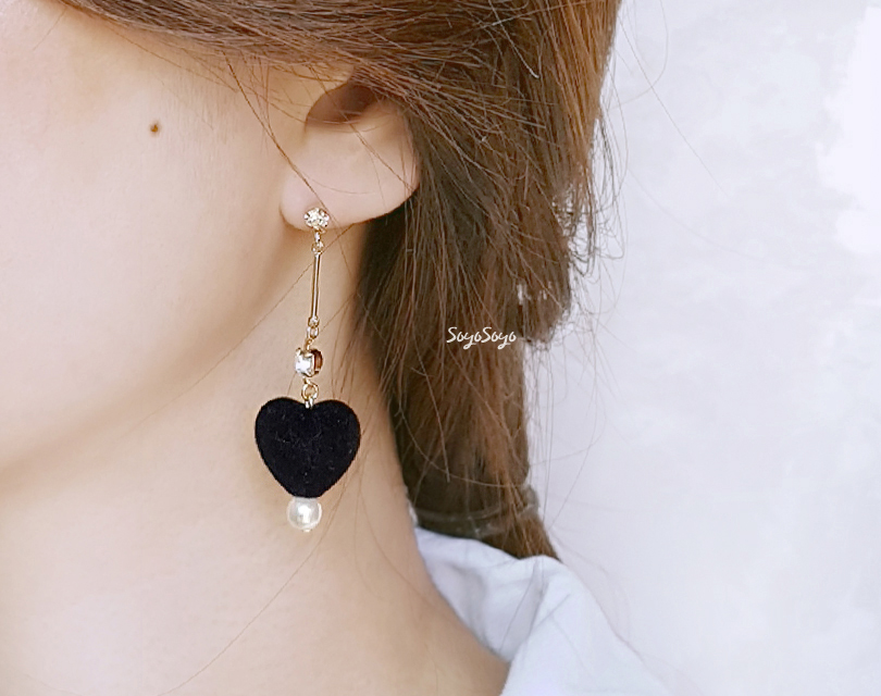 Uneven Velvet Heart Earrings _ Red Cubic Red Drop 